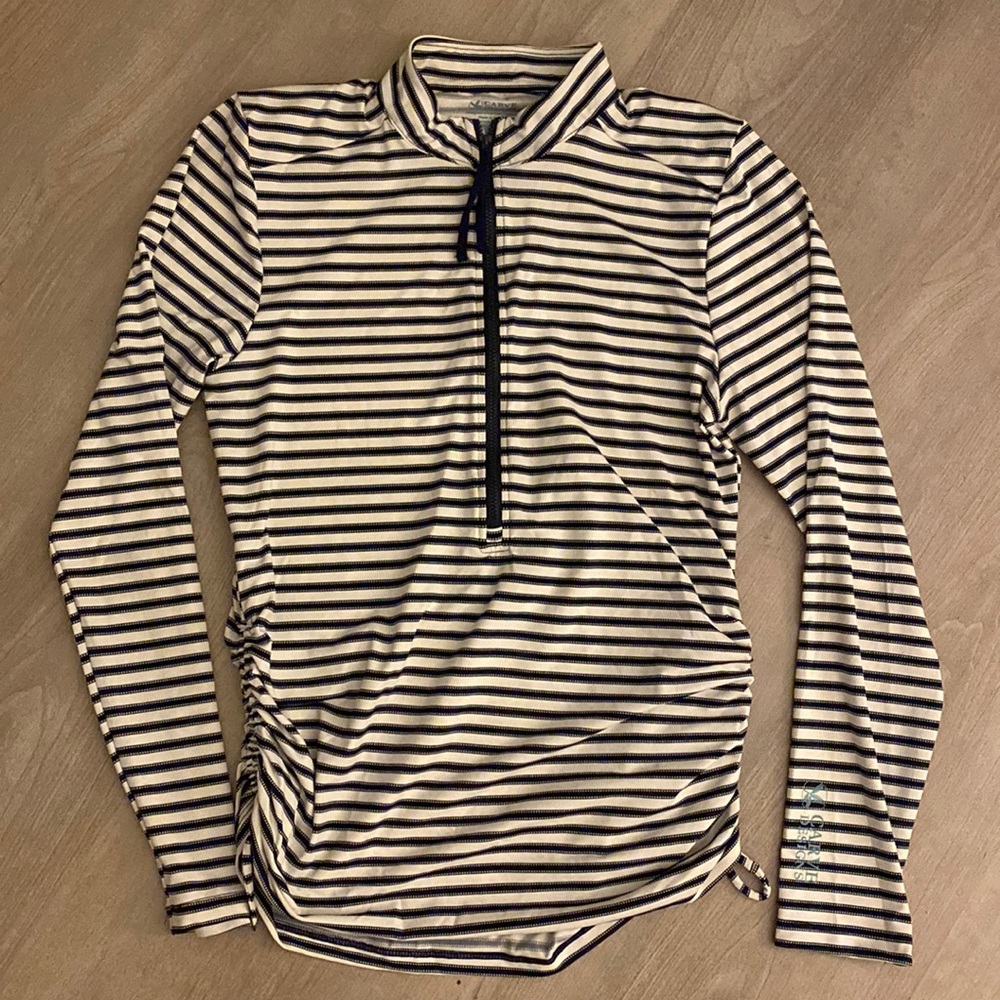 Like new Carve design navy blue striped rashguard size Medium